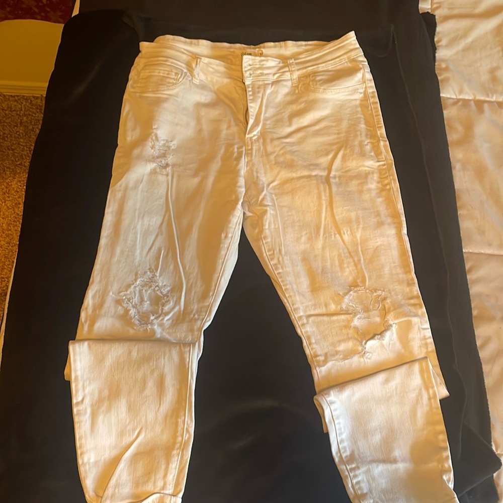 White skinny jeans